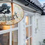 Lysthuset Den Lille - Authentic Wodden House Apartman