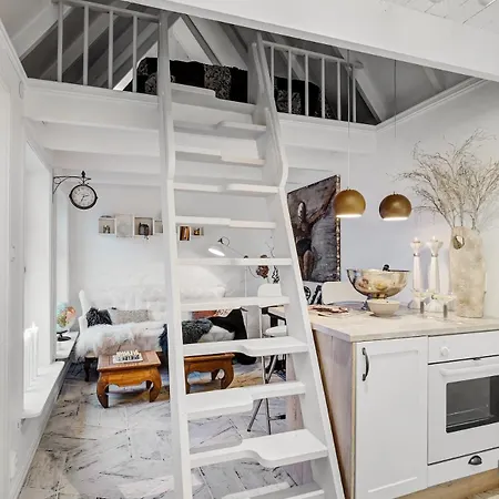 Lysthuset Den Lille - Authentic Wodden House *