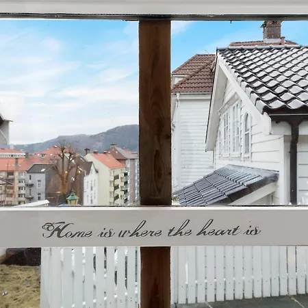 Lysthuset Den Lille - Authentic Wodden House Apartman
