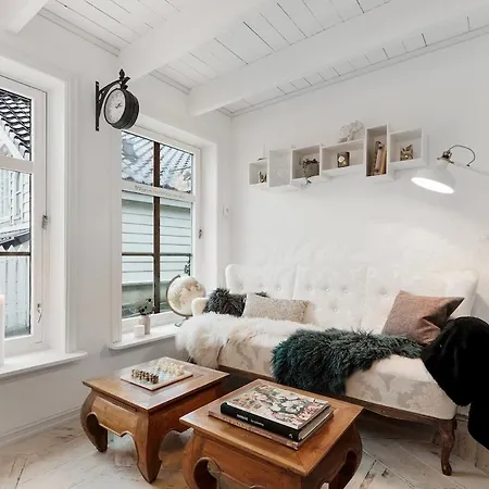 Lysthuset Den Lille - Authentic Wodden House Берген